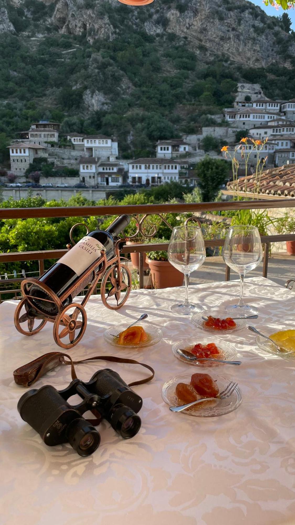 Meroli Guesthouse - Unesco Quarter Berat Exterior foto