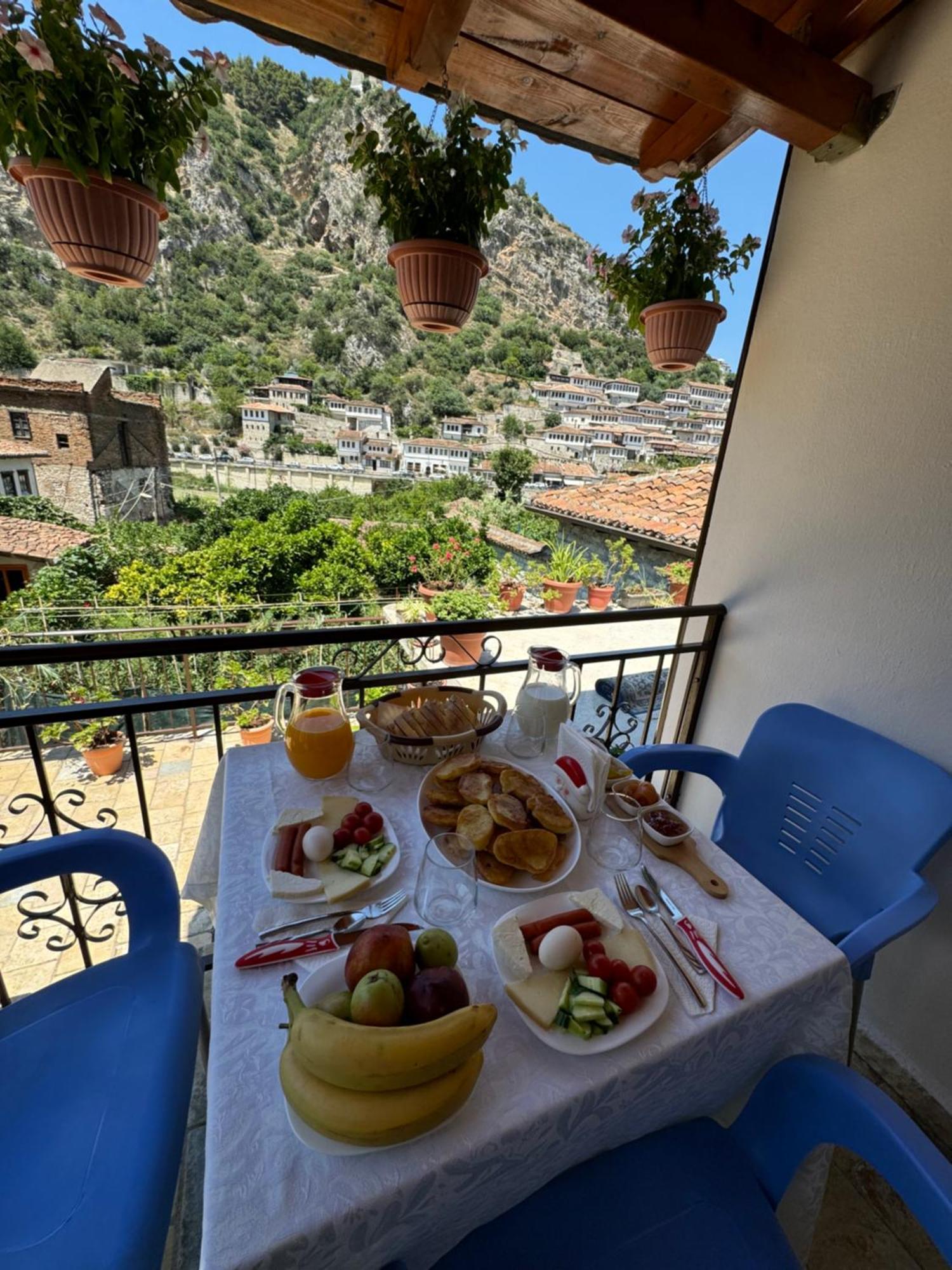 Meroli Guesthouse - Unesco Quarter Berat Exterior foto