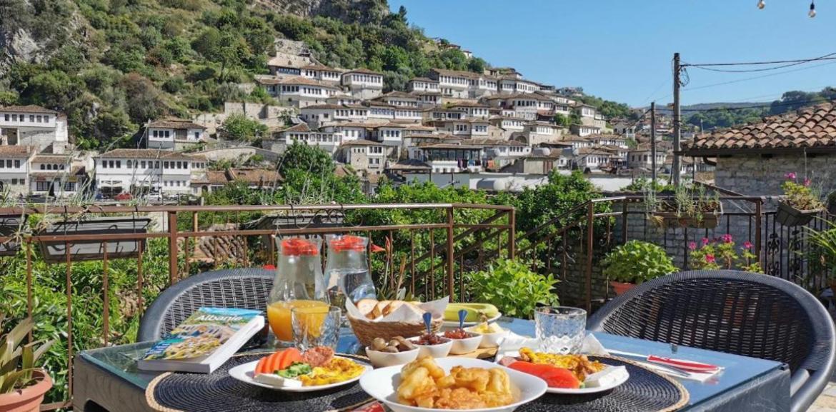 Meroli Guesthouse - Unesco Quarter Berat Exterior foto